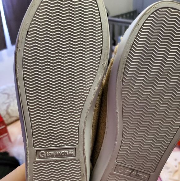 Shoes - Picture 2 of 4